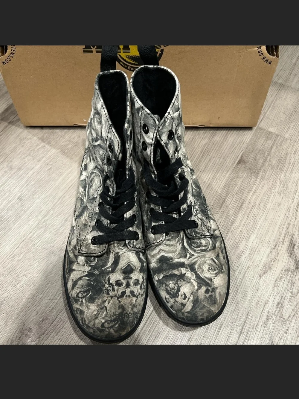 Dr. Martens AirWair Men's Skull And Roses Canvas High-Top Sneakers Size 7